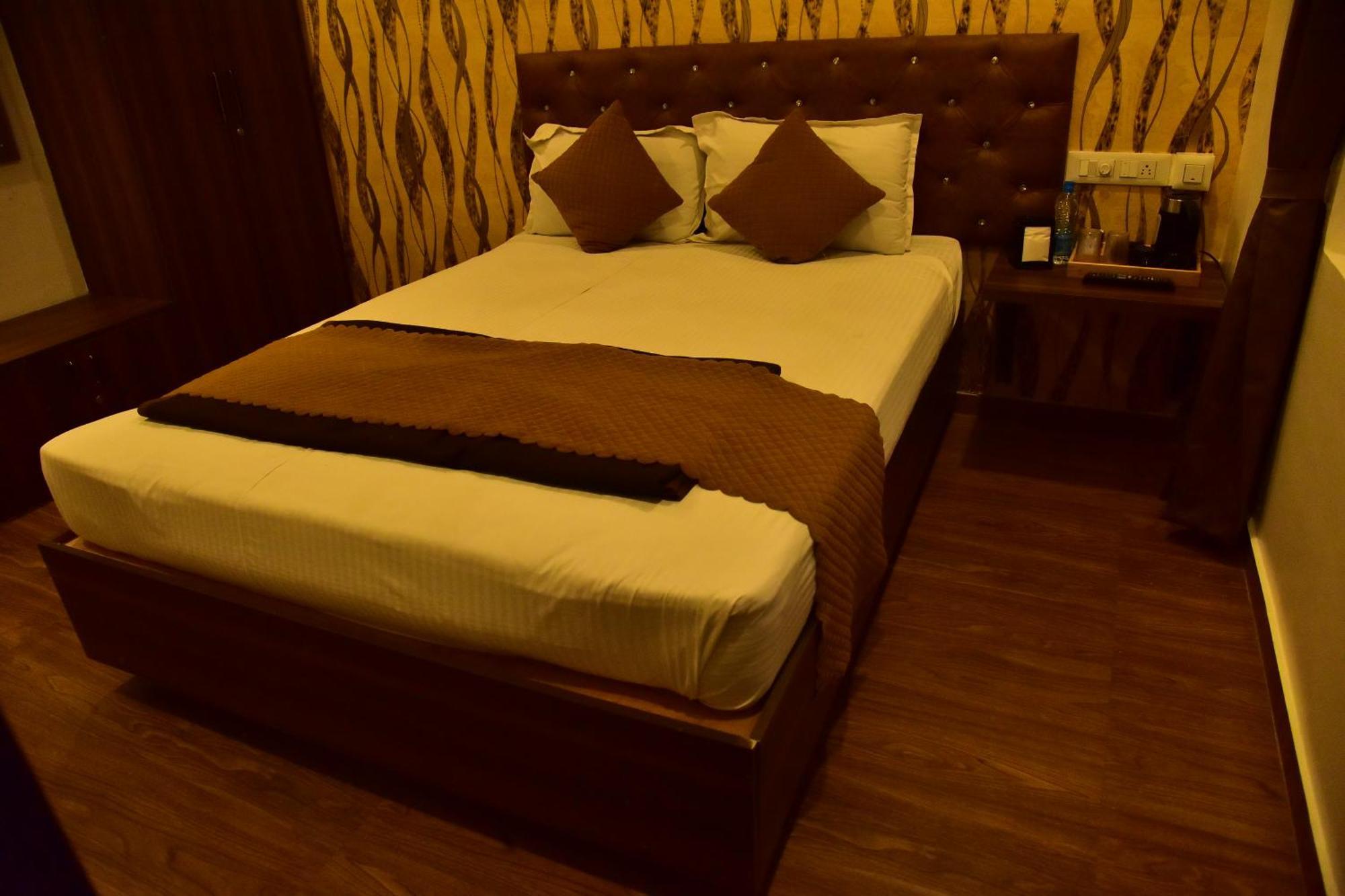 Meadows Inn Mysore Exterior photo